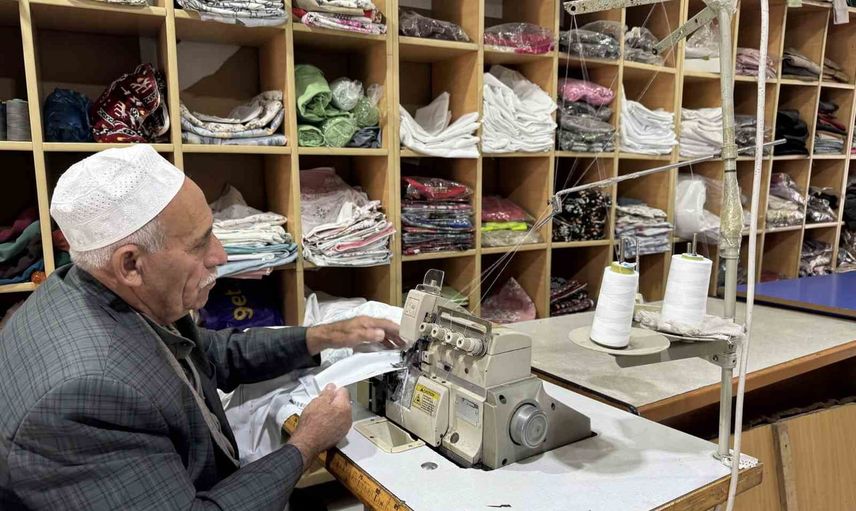 Aile mirasını iğneyle sürdürüyor: 72 yaşında Ahmet Hacı işinin başında