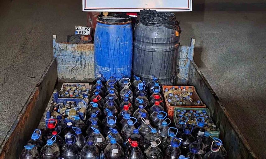 Kütahya'da jandarmadan kaçakçılık operasyonu: 960 litre bandrolsüz şarap ele geçirildi