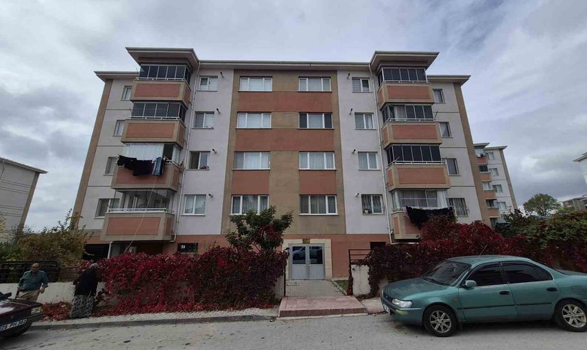 Eskişehir Odunpazarı'nda camdan düşen 2 yaşındaki kız çocuğu hastaneye kaldırıldı