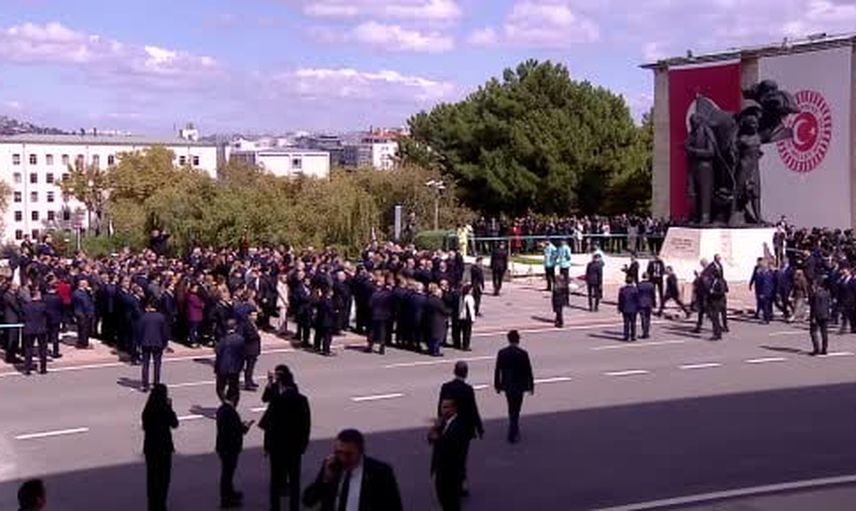 Yeni yasama yılı açılışında Kurtulmuş Atatürk Anıtı'na çelenk bıraktı