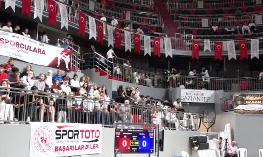 Gaziantep’te taekwondo şampiyonası başladı: 69 ilden 2 binden fazla sporcu sahada