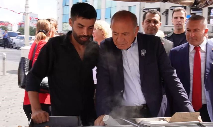 Gürsel Tekin Taksim ve İstiklal'de esnafla temas kurdu