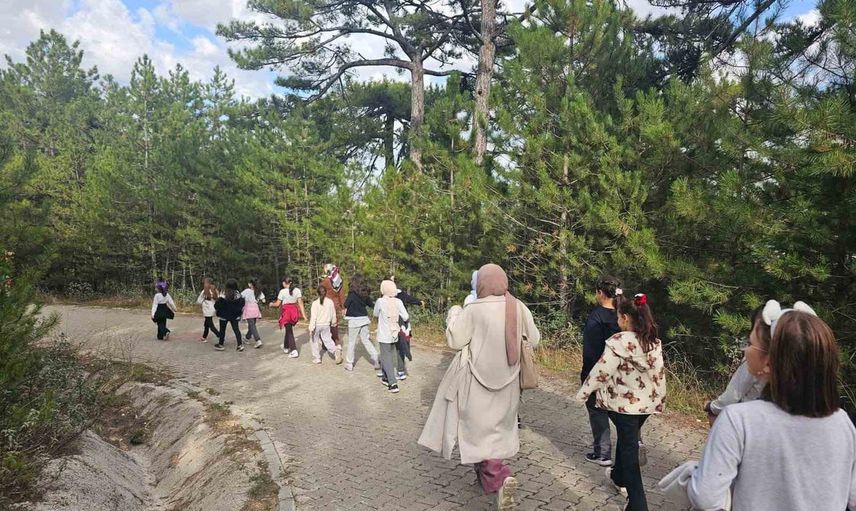 Kütahya'da 70 öğrenci Çamlıca Tabiat Parkı'nda doğa bilincini güçlendirdi