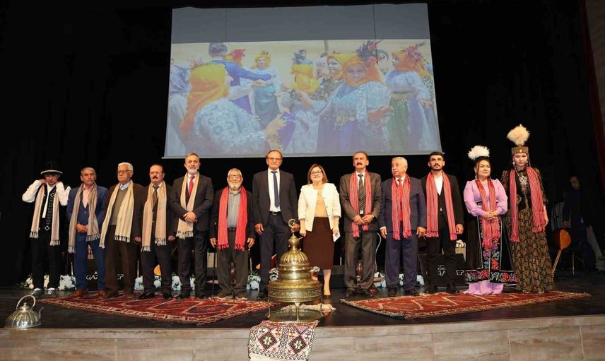 Türk dünyasının ozanları Gaziantep'te kültür mirasını sahneledi