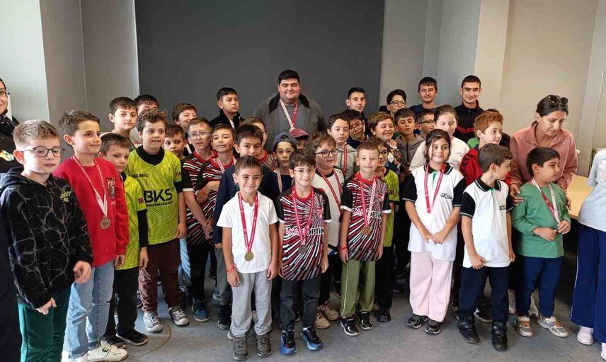 Küçük büyük hamleler: Cumhuriyet Bayramı satranç turnuvasında yeni yetenekler öne çıktı