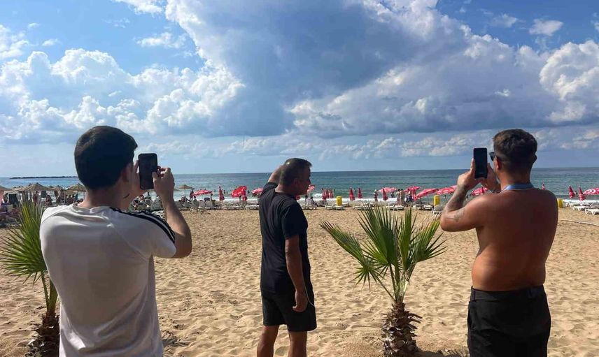 İncekum sahilinde deniz hortumu kısa süreli ilgi odağı oldu