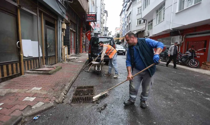 Canik’te mazgallar temizleniyor, ekipler sağanak için sahada