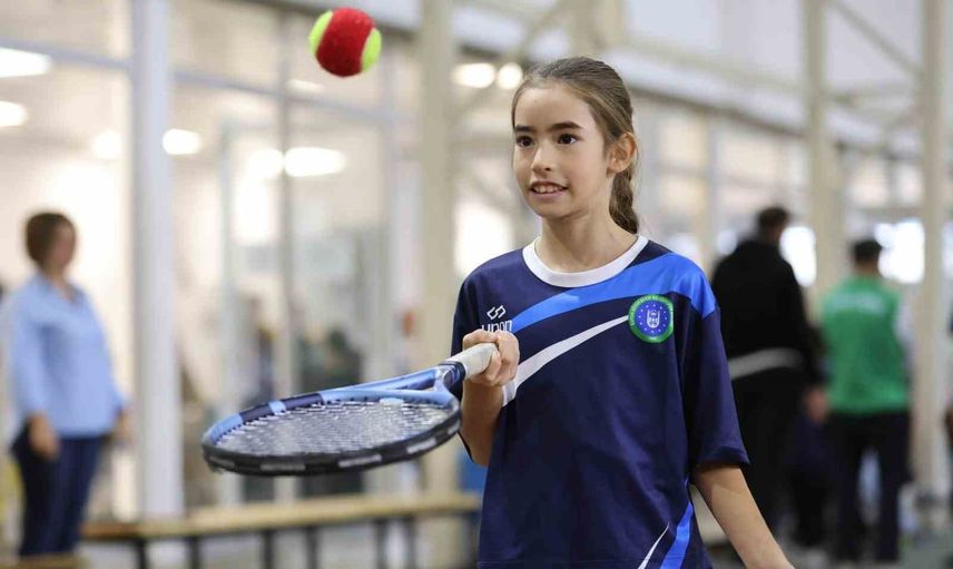 Bursa’nın geleceği kortlarda: öğrenciler ücretsiz tenis eğitimine başlıyor