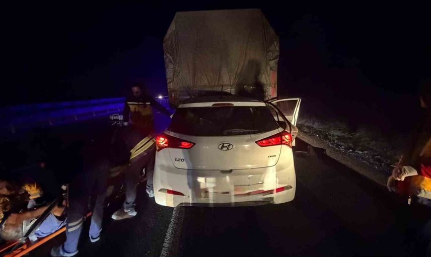 Bilecik'te kamyonla otomobil çarpıştı: bir kişi hayatını kaybetti, iki kişi yaralandı