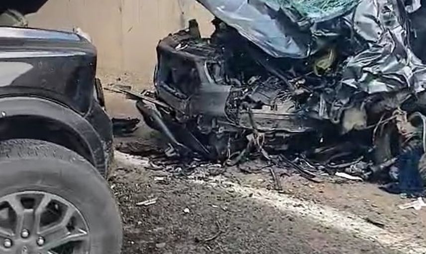 Alt geçitte kafa kafaya çarpışma: üç kişi itfaiye ekiplerince kurtarıldı