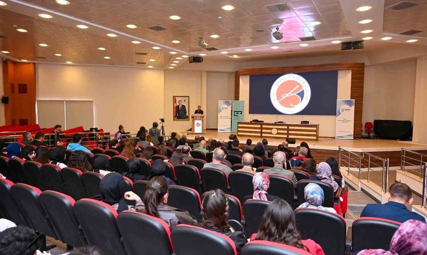 Kastamonu'da eğitimde yapay zeka ve öğretmenliğin geleceği konuşuluyor