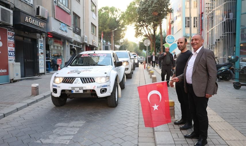 Merkezefendi sokaklarında baja rüzgârı kortej geçişiyle hayat buldu