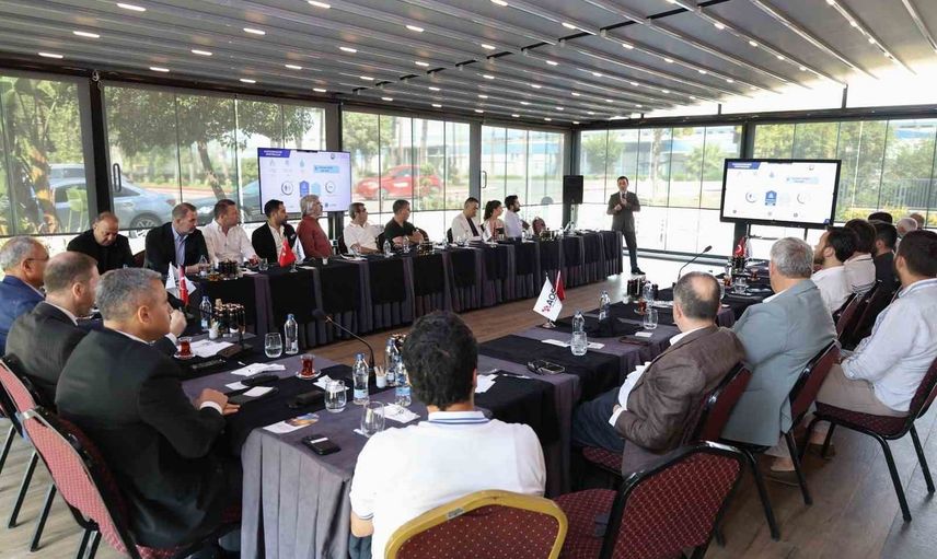 AOSB'de sanayicilere Bakü pazarına yatırım fırsatları anlatıldı