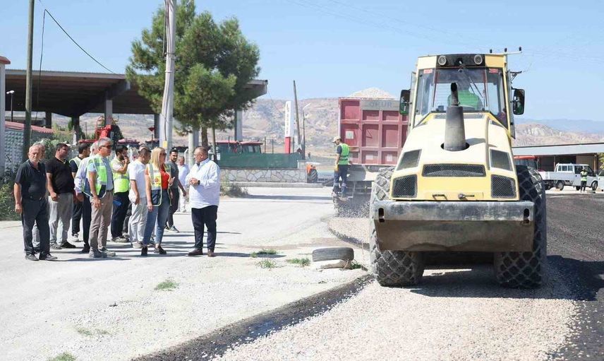 Merkezefendi'de Kumkısık'ta soğuk asfaltla yollar yenileniyor