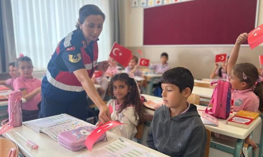 Bilecik'te jandarma öğrencileri siber risklere ve suça karşı bilinçlendiriyor