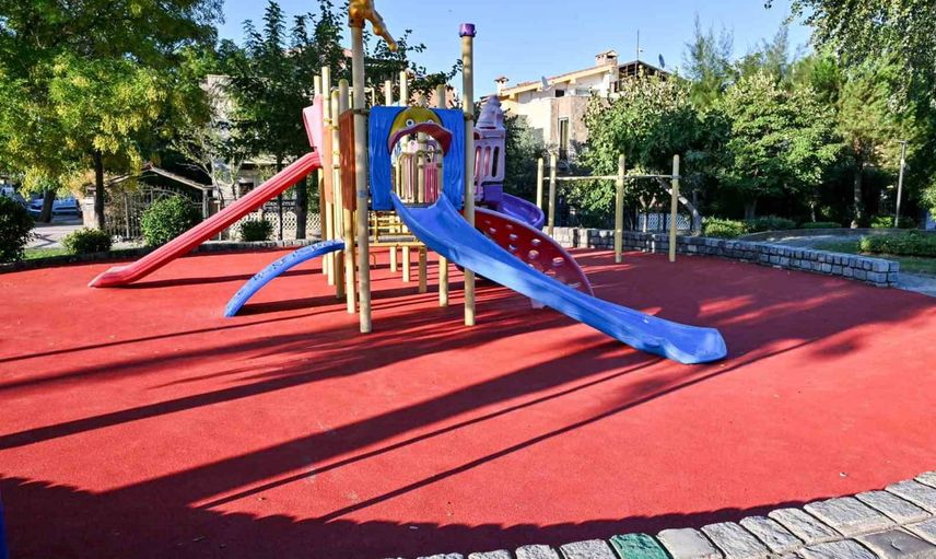 Parklara yeni nesil kauçuk zeminle güvenli adım