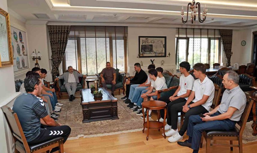 Talas Sporcu Fabrikası'ndan çıkan dokuz yetenek Kayserispor yolunda