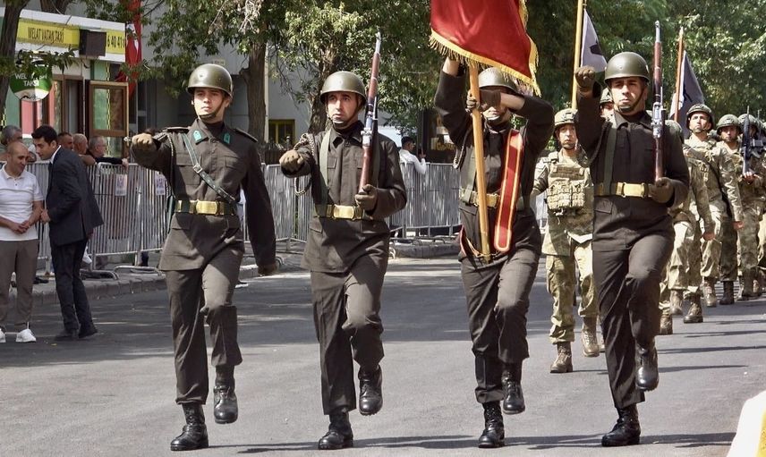 Ağrı’da anıt önünde başlayan 30 Ağustos coşkusu şehir genelinde sürdü