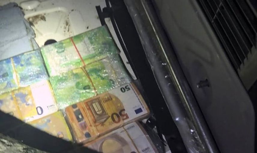 Sınır kapısında tırın gizli boşluklarından 162 bin 700 euro çıktı
