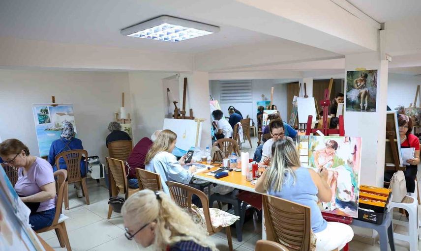Efeler’de tuvale başlayanlardan ustalara kadar ücretsiz resim kursu