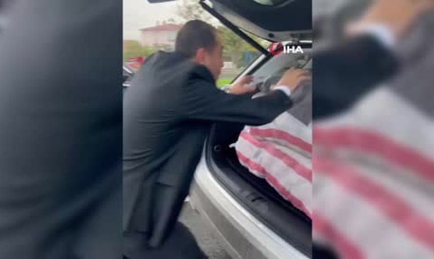 Bolu'da lastikleri tutuşan tır, vatandaşların hortumlu müdahalesiyle söndürüldü