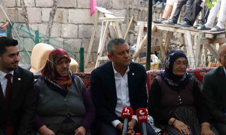 Kayseri'de 'CHP' sözüyle gaf yapan Yeni Parti genel başkanı kendini düzeltti