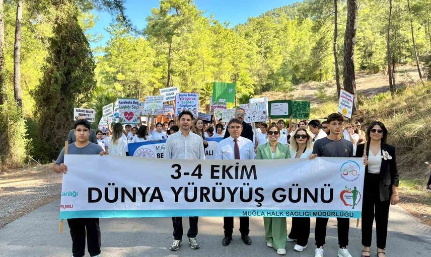Marmaris'te çocuklar adım atarak sağlıklı yaşam çağrısı yaptı