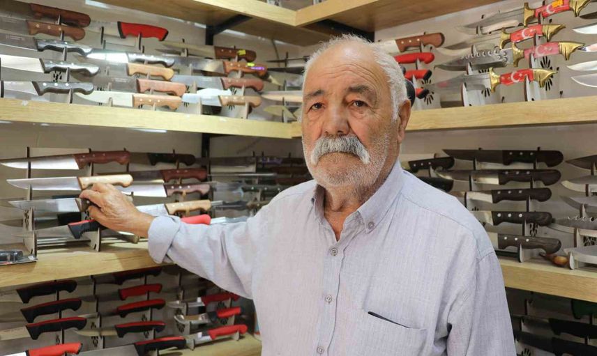 Dede torun aynı dükkanda Sivas bıçağını yaşatıyor