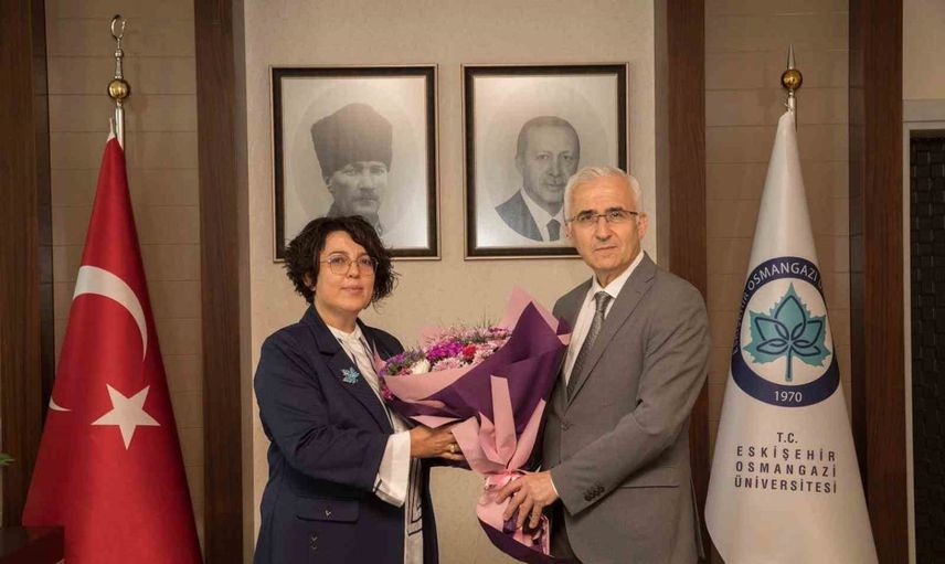 Eskişehir Osmangazi Üniversitesi'nde bayrak değişimi: yeni rektör göreve başladı