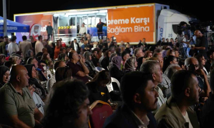 gölcükte 17 ağustos anması: acı, uyarı ve kentsel dönüşüm gündemi