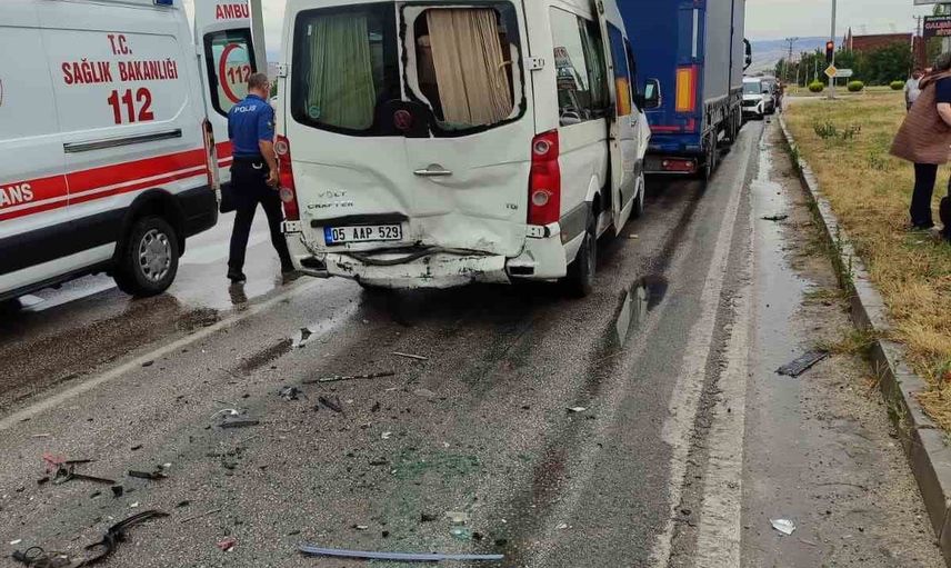 Otogar kavşağında zincirleme çarpışma: Amasya'da 11 yaralı