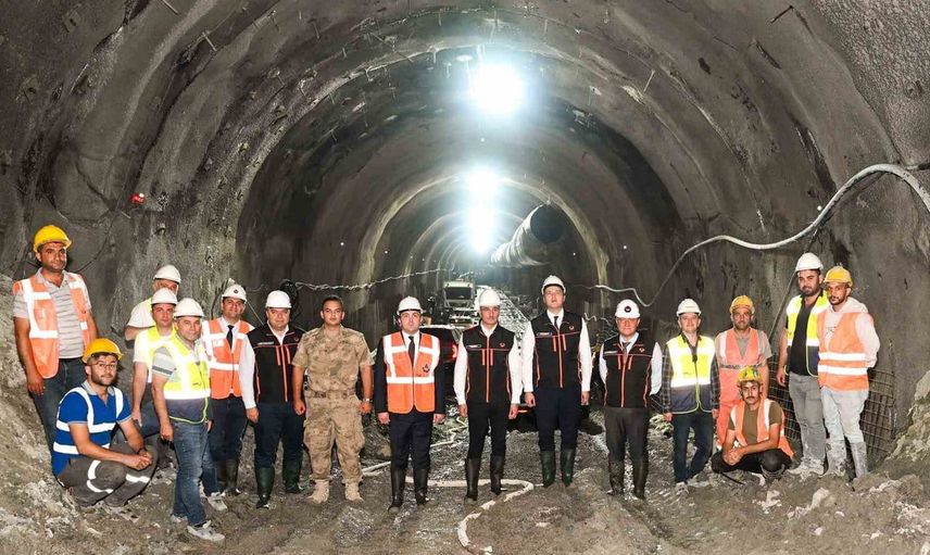 Kırık tüneli yüzde 90 tamamlandı; İspir'e ulaşım yaklaşık 1 saate inecek