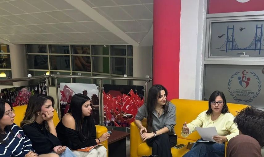 Menteşe'de gönüllü gençlerin ortak fikir atölyesi