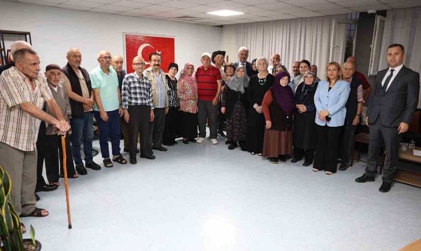Valinin ziyaretiyle huzurevinde ağustos doğumluların günü kutlandı