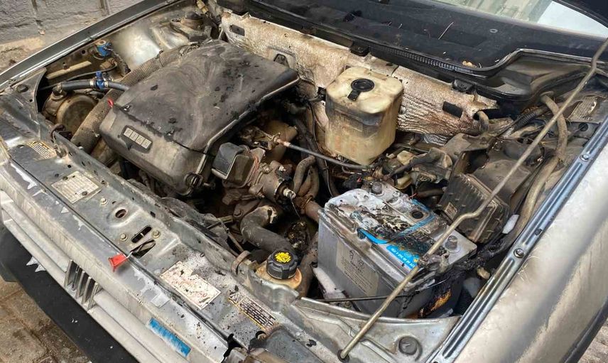 Seyir halindeki otomobilin motorunda yangın paniği itfaiyenin müdahalesiyle sonlandı