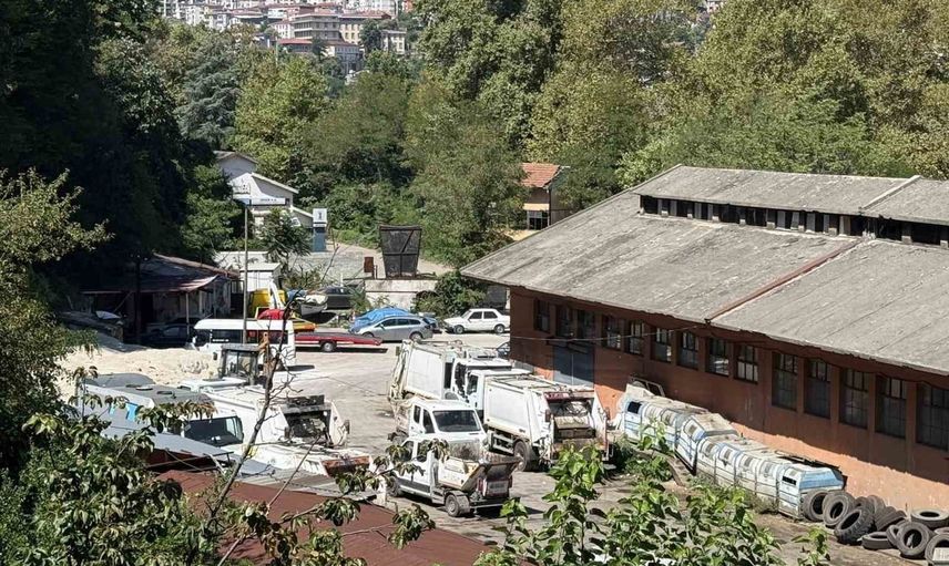 Birlik Mahallesi'nde günlük yaşamı etkileyen çöp şantiyesi tepkilere yol açtı