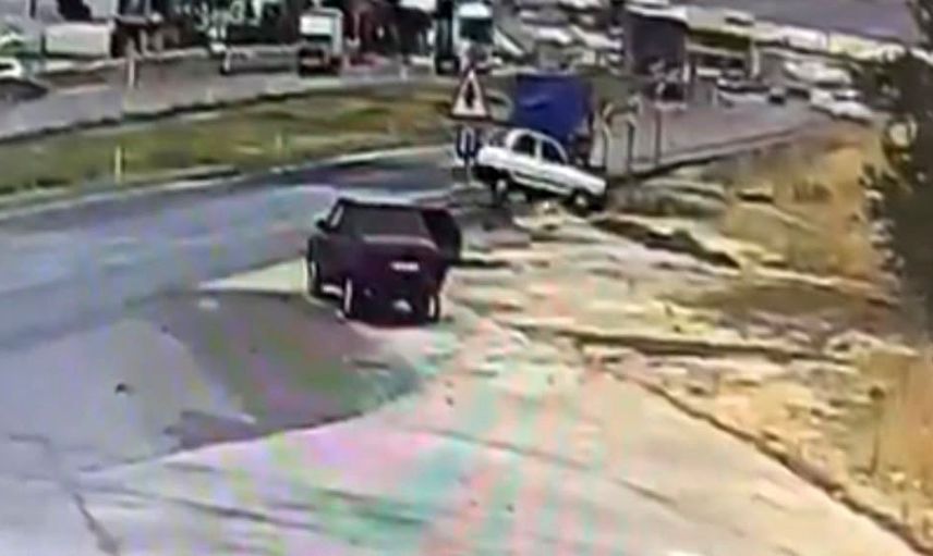 Gaziantep'te yağışta takla atıp menfeze uçan araç: 2 kişi yaralandı