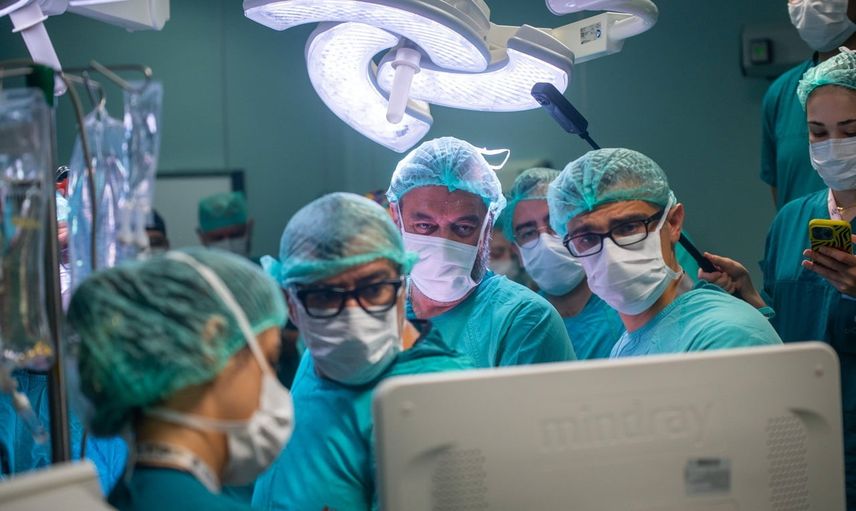 Anne karnında iki farklı yöntemle spina bifida ameliyatı gerçekleştirildi