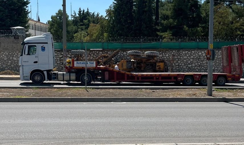 Burdur’da ani fren sonucu greyder devrildi