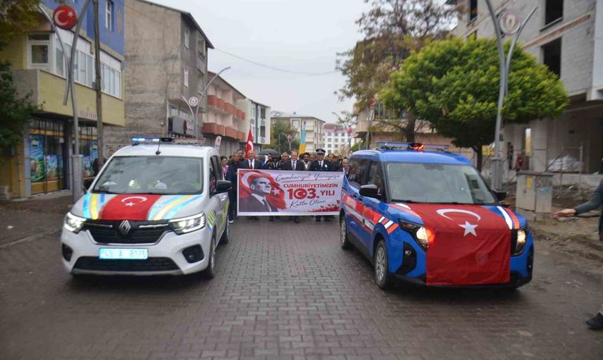 Bulanık'ta 200 metrelik bayrakla cumhuriyet yürüyüşü
