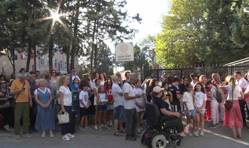 Velilerden Dilek Özer Ortaokulu için ortak talep: öğrenciler yıkım süresince başka okula taşınsın