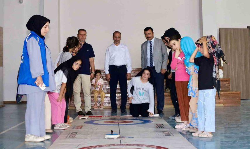 kahta kaymakamı yaz kulübü öğrencileriyle bir araya geldi