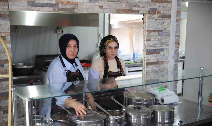 Depremden sonra hibesini işe dönüştürdü: 8 kadına ekmek sağlıyor