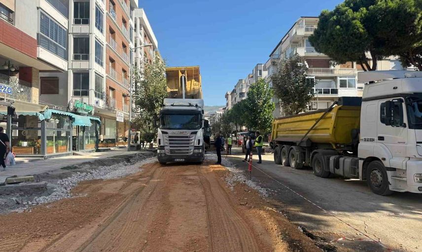 Aydın’da yollar yenileniyor: 17 ilçede eş zamanlı yatırım seferberliği