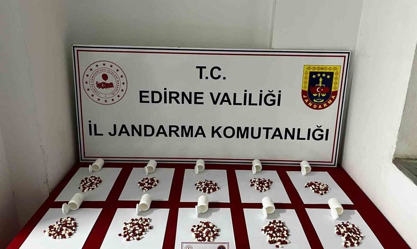 Uzunköprü yol ayrımında 568 adet hapla gözaltı