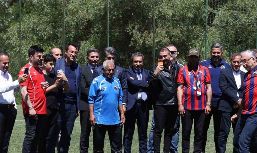 Bakan Işıkhan'dan Mardin 1969 Spor'a kamp morali