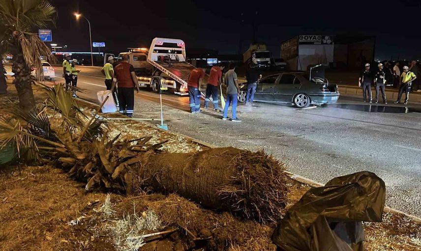 Kahramanmaraş'ta refüjde takla atan otomobilde 3 kişi yaralandı
