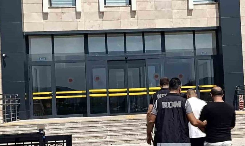kaçak makaron üretimine yönelik eş zamanlı baskın: 38 bin dolu makaron ele geçirildi