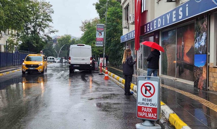 Tunceli’de kuvvetli sağanak yaşamı aksattı