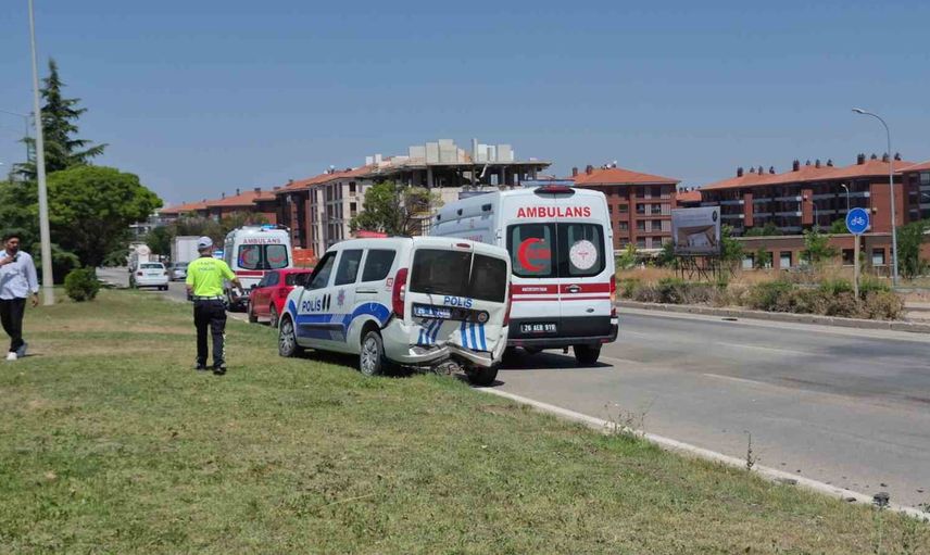 Kaza müdahalesinde polis aracı arkadan çarpıldı: 6 kişi yaralandı